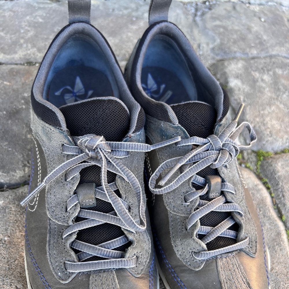 Merrell women running shoe size 7.5